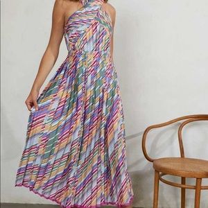 ML Monique Lhuillier Crossneck Pleated Dress